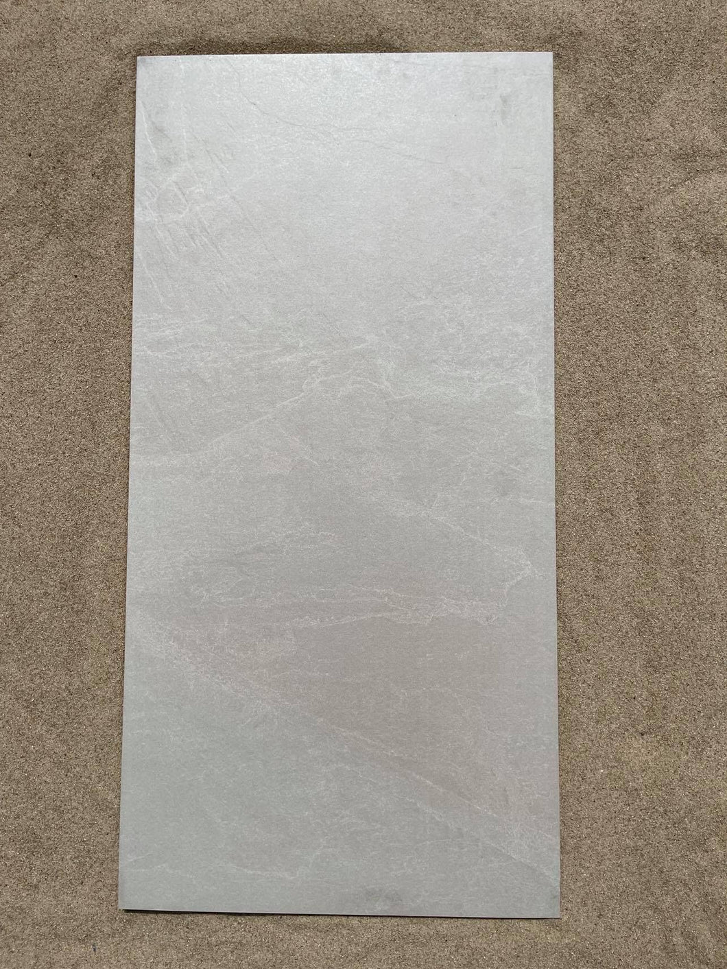 Pris pr. pakke Zeus Slate Beige 45x90cm